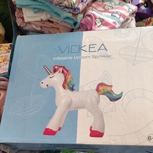 Vickea Inflatable Unicorn Sprinkler - White with Rainbow Mane